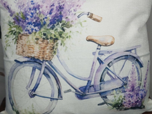 Cargar imagen en el visor de la galería, Dekokissen mit Füllung Lavendel Fahrrad 45x45cm vintage KI357
