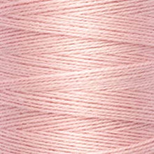 Carregar imagem no visualizador da galeria, Gütermann Heftfaden 200m rosa oder beige SGB3
