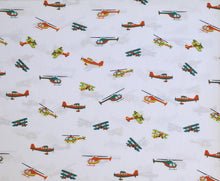 Lade das Bild in den Galerie-Viewer, EUR 11,00/m Baumwolle Flugzeugen Hubschrauber in Weiß  0,50mx1,50m Art 2674
