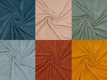 Carregar imagem no visualizador da galeria, EUR 13,90/m Nicki- Cord elastisch quer gestreift, in Grün, Senf, Blau, Rosa,, Terrakotta und Petrol 0,50mx1,45m Art 2896
