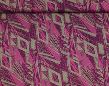 Load image into Gallery viewer, EUR 12,90/m Viskosejersey grafische Muster Rauten Streifen Beige Pink Beere zum Nähen von Kleider Oberteilen Accessoire 0,50mx1,40m Art 2428
