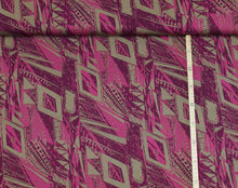 Lade das Bild in den Galerie-Viewer, EUR 12,90/m Viskosejersey grafische Muster Rauten Streifen Beige Pink Beere zum Nähen von Kleider Oberteilen Accessoire 0,50mx1,40m Art 2428
