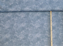 Cargar imagen en el visor de la galería, EUR 12,90/m Baumwolle Wabenmuster geometrische Muster batik Blau Stoff zum Nähen Patchwork Basteln Dekorieren Kleidung 0,50mx1,45m Art 2683
