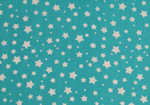 Load image into Gallery viewer, EUR 12,90/m Baumwolle Sterne Stars mint weiß zum Nähen Quilten Patchwork Basteln Dekorieren für Decken Masken Kleidung 0,50mx1,45m Art 2682
