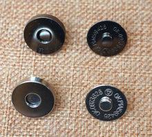 Cargar imagen en el visor de la galería, 5 Sets Snap-Verschluss magnetisch Ø18 mm Packung schwarzer Nickel, silberner Nickel magnetisch für Taschen Rucksäcke Textilien KW119
