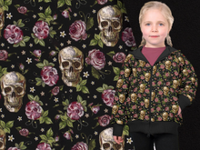 Carregar imagem no visualizador da galeria, EUR 17,50/m Softshell Skulls and Roses schwarz DIGITALDRUCK 0,50mx1,45m Art 3428
